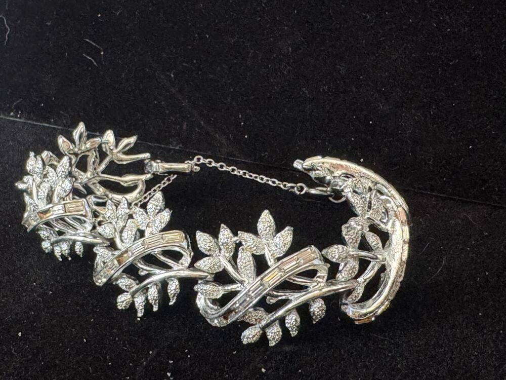 Bracelet Signed Coro Silver Tone Rhinestone Leaf Link Estate Find Vintage